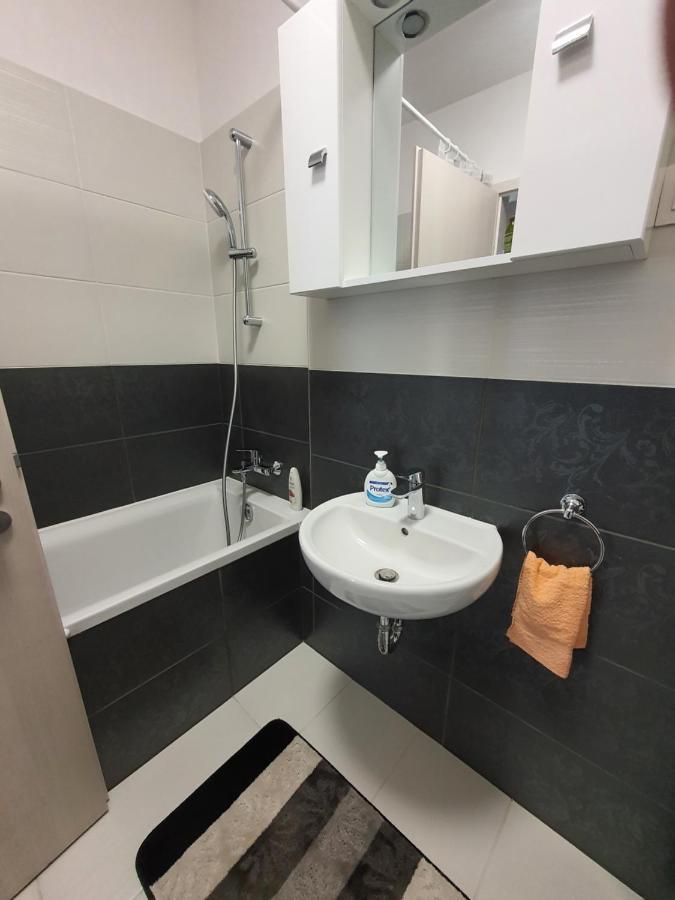 Park West Apartment - Free Parking Budapest Eksteriør bilde